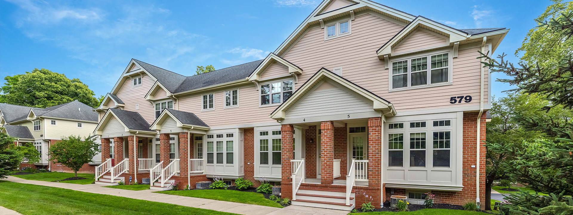 Elmwood Manor Exterior